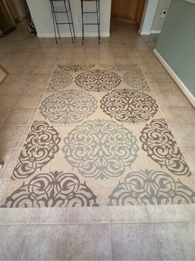 Ethan Allen Beige and Gray Medallion Door Mat